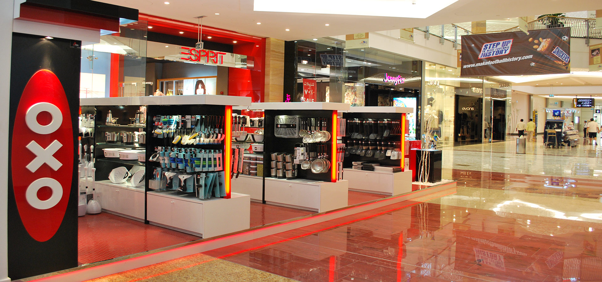 Aram-Building-Contracting-Dubai-retail-stand-Design-xox-slider