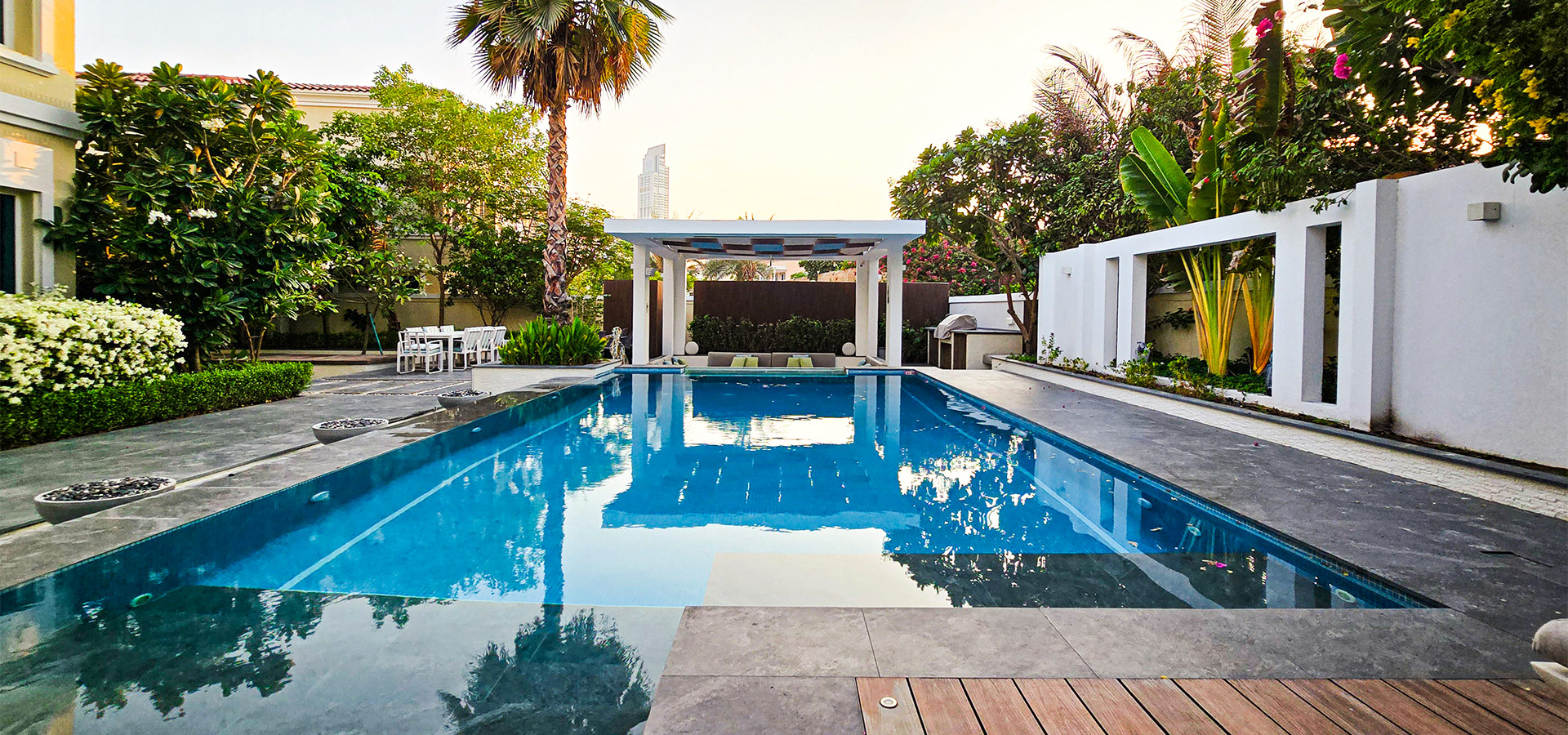 Aram-Building-Contracting-Dubai-landscape-pools-Design-jvt-villa-slider